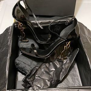 Saint Laurent OPYUM SANDALS IN PATENT LEATHER WITH GOLD-TONE HEEL